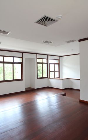 Casa à venda com 412m², 5 quartos e 3 vagasSala