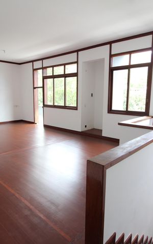 Casa à venda com 412m², 5 quartos e 3 vagasSala