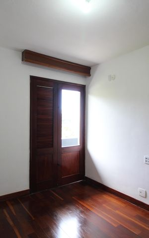 Casa à venda com 412m², 5 quartos e 3 vagasQuarto 3