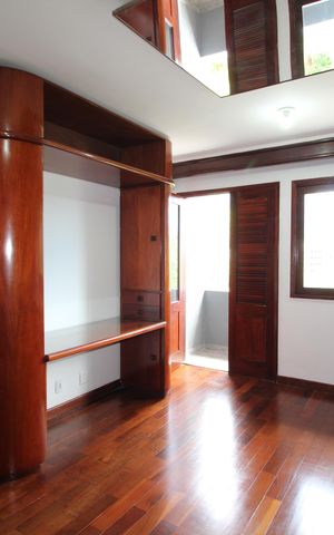 Casa à venda com 412m², 5 quartos e 3 vagasSuíte 