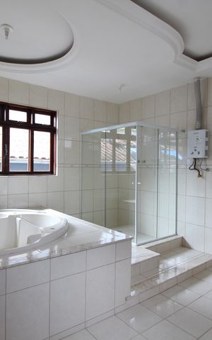 Casa à venda com 412m², 5 quartos e 3 vagasBanheiro da Suíte