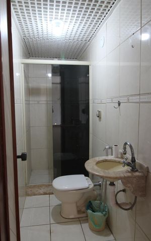 Casa à venda com 412m², 5 quartos e 3 vagasBanheiro 2