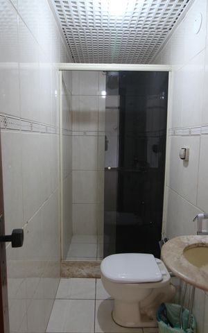 Casa à venda com 412m², 5 quartos e 3 vagasBanheiro 2