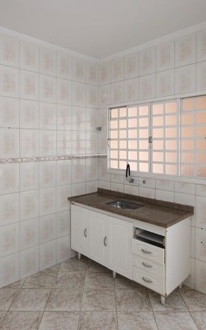 Casa à venda com 110m², 3 quartos e 2 vagas Casa à venda com 110m², 3 quartos e 2 vagasCozinha