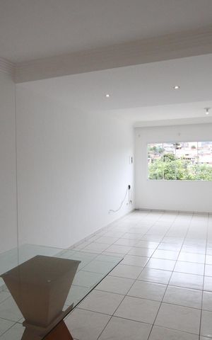 Casa à venda com 110m², 3 quartos e 2 vagas Casa à venda com 110m², 3 quartos e 2 vagasSala