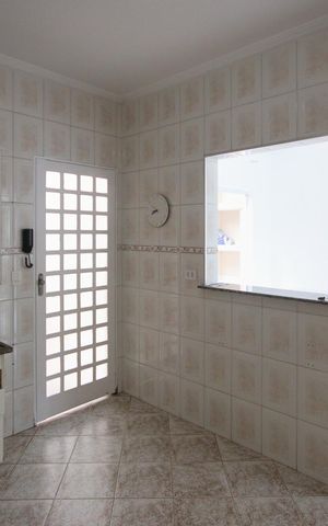 Casa à venda com 110m², 3 quartos e 2 vagas Casa à venda com 110m², 3 quartos e 2 vagasCozinha