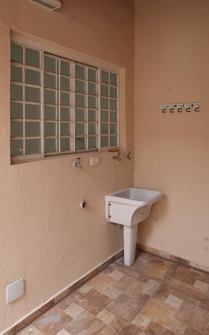 Casa à venda com 110m², 3 quartos e 2 vagas Casa à venda com 110m², 3 quartos e 2 vagasÁrea de Serviço