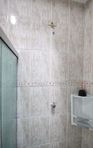 Casa à venda com 110m², 3 quartos e 2 vagas Casa à venda com 110m², 3 quartos e 2 vagasBanheiro 1