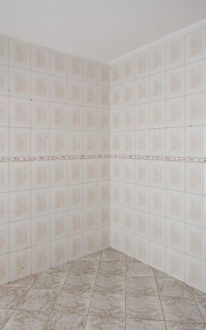 Casa à venda com 110m², 3 quartos e 2 vagas Casa à venda com 110m², 3 quartos e 2 vagasCozinha