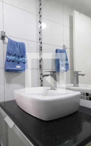 Apartamento à venda com 53m², 2 quartos e 1 vaga Apartamento à venda com 53m², 2 quartos e 1 vagaBanheiro social
