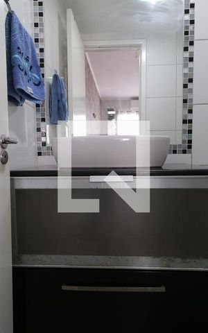 Apartamento à venda com 53m², 2 quartos e 1 vaga Apartamento à venda com 53m², 2 quartos e 1 vagaBanheiro social