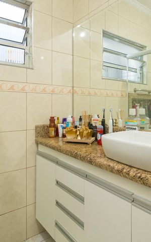 Casa à venda com 131m², 4 quartos e 2 vagas Casa à venda com 131m², 4 quartos e 2 vagasBanheiro Social