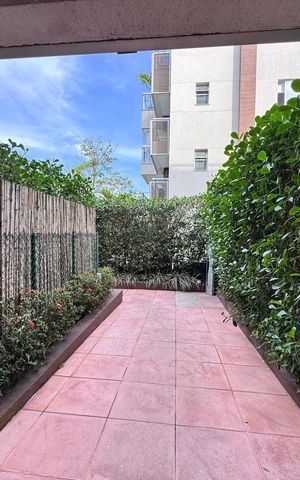 Apartamento para alugar com 90m², 2 quartos e 2 vagas Apartamento para alugar com 90m², 2 quartos e 2 vagasÁrea comum