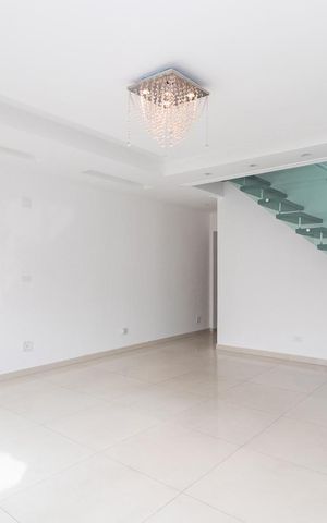 Casa à venda com 204m², 3 quartos e 2 vagasSala