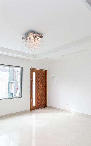 Casa à venda com 204m², 3 quartos e 2 vagasSala