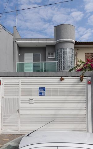 Casa à venda com 204m², 3 quartos e 2 vagasFachada