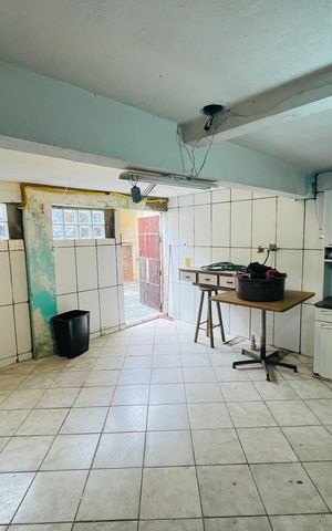 Casa à venda com 82m², 2 quartos e 1 vaga Casa à venda com 82m², 2 quartos e 1 vagaPorão
