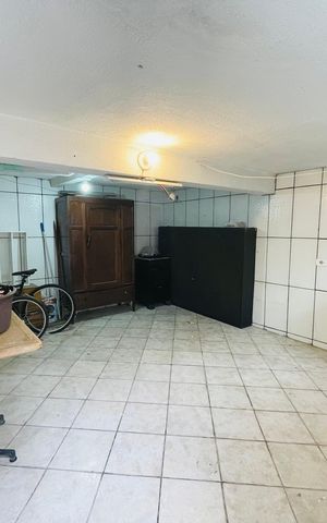 Casa à venda com 82m², 2 quartos e 1 vaga Casa à venda com 82m², 2 quartos e 1 vagaPorão