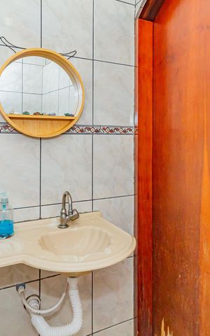Casa à venda com 120m², 3 quartos e 2 vagas Casa à venda com 120m², 3 quartos e 2 vagasBanheiro de serviço