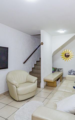 Casa à venda com 120m², 3 quartos e 2 vagas Casa à venda com 120m², 3 quartos e 2 vagasSala