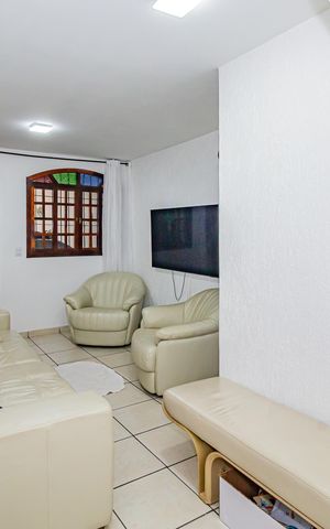 Casa à venda com 120m², 3 quartos e 2 vagas Casa à venda com 120m², 3 quartos e 2 vagasSala