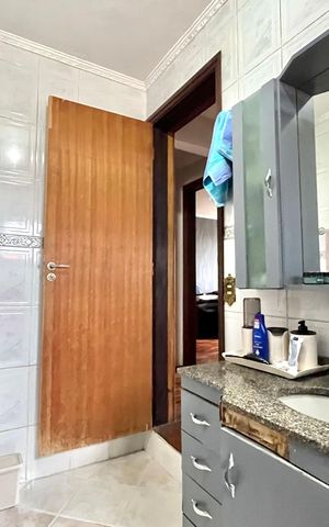 Casa à venda com 252m², 5 quartos e 3 vagas Casa à venda com 252m², 5 quartos e 3 vagasBanheiro Social 1