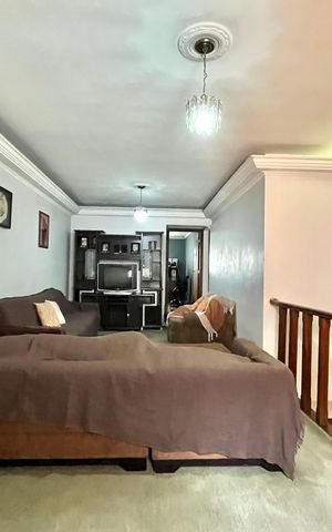 Casa à venda com 252m², 5 quartos e 3 vagas Casa à venda com 252m², 5 quartos e 3 vagasSala de TV