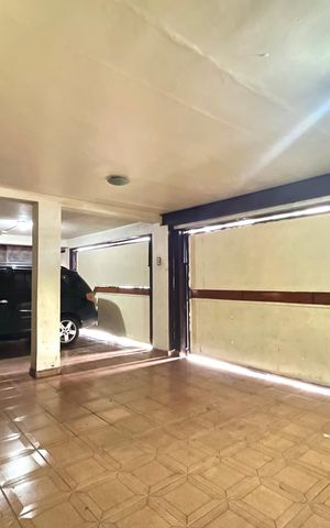 Casa à venda com 252m², 5 quartos e 3 vagas Casa à venda com 252m², 5 quartos e 3 vagasGaragem