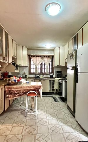 Casa à venda com 252m², 5 quartos e 3 vagas Casa à venda com 252m², 5 quartos e 3 vagasCozinha