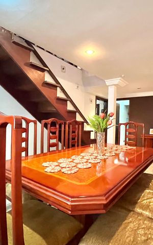 Casa à venda com 252m², 5 quartos e 3 vagas Casa à venda com 252m², 5 quartos e 3 vagasSala de Jantar