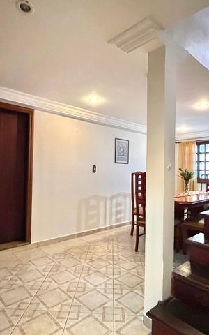 Casa à venda com 252m², 5 quartos e 3 vagas Casa à venda com 252m², 5 quartos e 3 vagasSala de Jantar