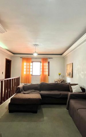 Casa à venda com 252m², 5 quartos e 3 vagas Casa à venda com 252m², 5 quartos e 3 vagasSala de TV