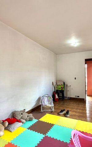 Casa à venda com 252m², 5 quartos e 3 vagas Casa à venda com 252m², 5 quartos e 3 vagasQuarto Edícula