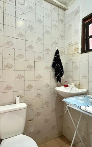 Casa à venda com 252m², 5 quartos e 3 vagas Casa à venda com 252m², 5 quartos e 3 vagasBanheiro de serviço