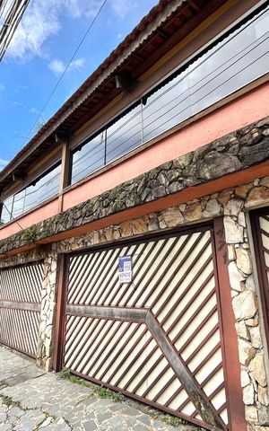 Casa à venda com 252m², 5 quartos e 3 vagas Casa à venda com 252m², 5 quartos e 3 vagasFachada