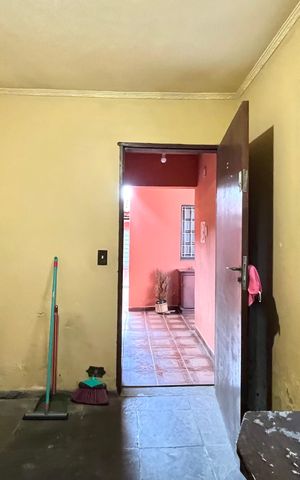 Casa à venda com 252m², 5 quartos e 3 vagas Casa à venda com 252m², 5 quartos e 3 vagasQuarto de Serviço