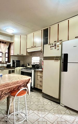 Casa à venda com 252m², 5 quartos e 3 vagas Casa à venda com 252m², 5 quartos e 3 vagasCozinha