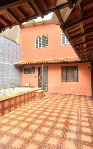 Casa à venda com 252m², 5 quartos e 3 vagas Casa à venda com 252m², 5 quartos e 3 vagasQuintal