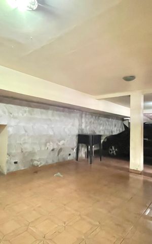 Casa à venda com 252m², 5 quartos e 3 vagas Casa à venda com 252m², 5 quartos e 3 vagasGaragem