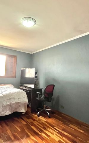 Casa à venda com 252m², 5 quartos e 3 vagas Casa à venda com 252m², 5 quartos e 3 vagasQuarto 2