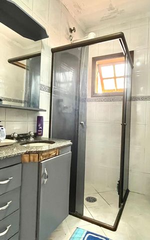 Casa à venda com 252m², 5 quartos e 3 vagas Casa à venda com 252m², 5 quartos e 3 vagasBanheiro Social 1