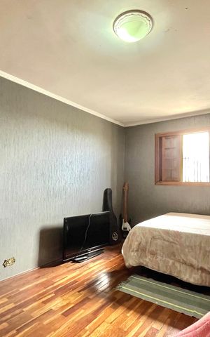 Casa à venda com 252m², 5 quartos e 3 vagas Casa à venda com 252m², 5 quartos e 3 vagasQuarto 1