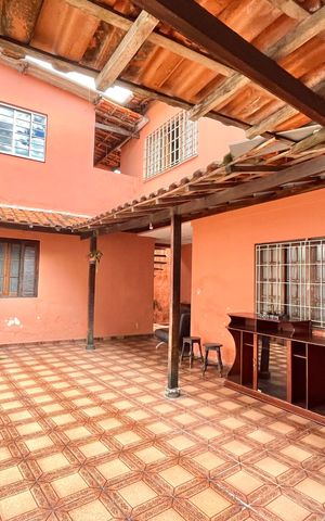 Casa à venda com 252m², 5 quartos e 3 vagas Casa à venda com 252m², 5 quartos e 3 vagasQuintal