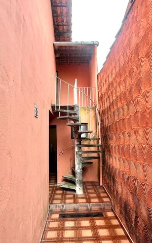 Casa à venda com 252m², 5 quartos e 3 vagas Casa à venda com 252m², 5 quartos e 3 vagasÁrea externa