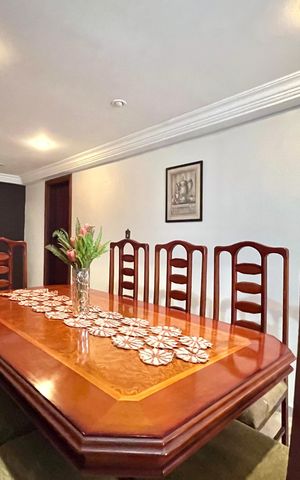 Casa à venda com 252m², 5 quartos e 3 vagas Casa à venda com 252m², 5 quartos e 3 vagasSala de Jantar