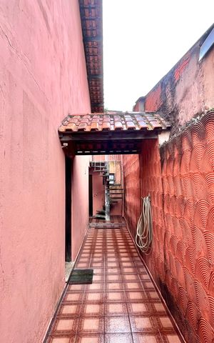 Casa à venda com 252m², 5 quartos e 3 vagas Casa à venda com 252m², 5 quartos e 3 vagasÁrea externa