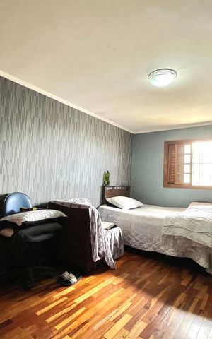 Casa à venda com 252m², 5 quartos e 3 vagas Casa à venda com 252m², 5 quartos e 3 vagasQuarto 2