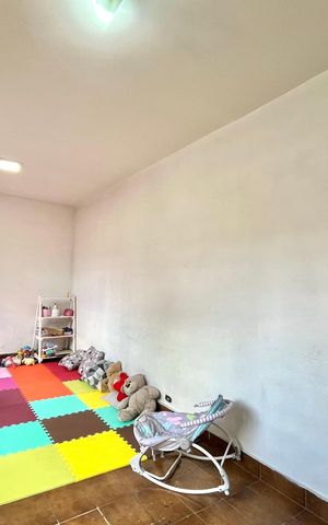 Casa à venda com 252m², 5 quartos e 3 vagas Casa à venda com 252m², 5 quartos e 3 vagasQuarto Edícula