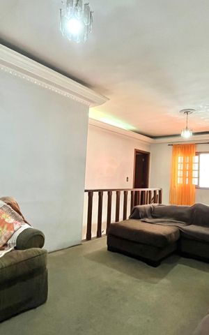 Casa à venda com 252m², 5 quartos e 3 vagas Casa à venda com 252m², 5 quartos e 3 vagasSala de TV