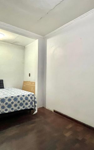 Casa à venda com 252m², 5 quartos e 3 vagas Casa à venda com 252m², 5 quartos e 3 vagasQuarto 4